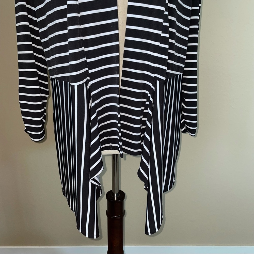 Chicos Striped cardigan size 1 - Picture 3 of 7